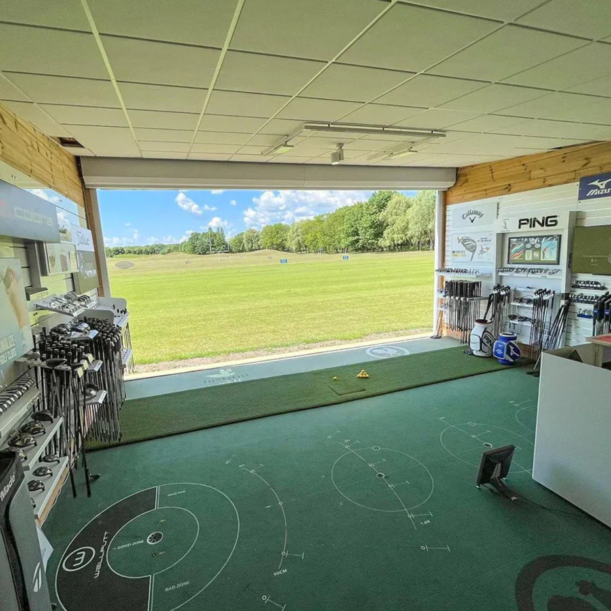 Wellputt custom putting surface for golf studios and professional training environments