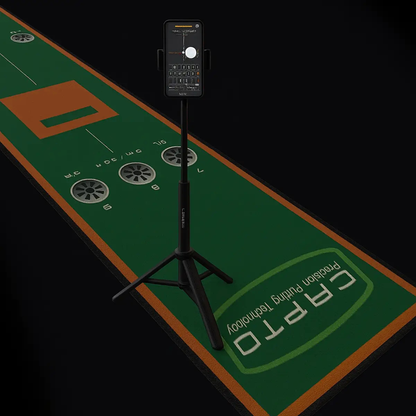 Phone stand on a Wellputt Mat with 'CAPTO' branding.