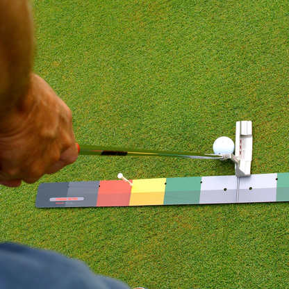 Golf practice device with a golf ball on a green surface